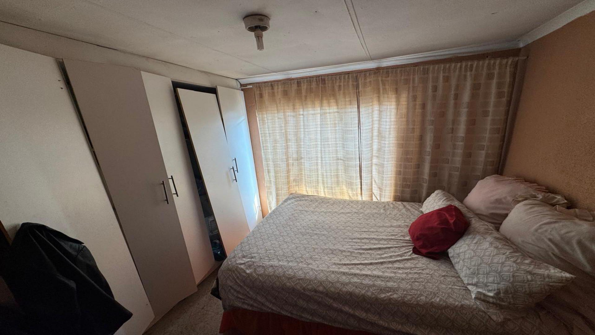 Bed Room 1 of property in Soweto
