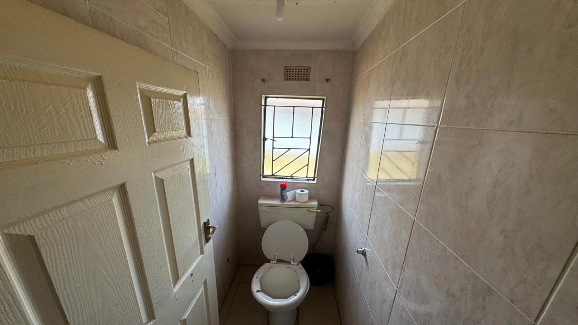 Bathroom 1 of property in Soweto