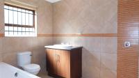 Main Bathroom - 7 square meters of property in Melodie