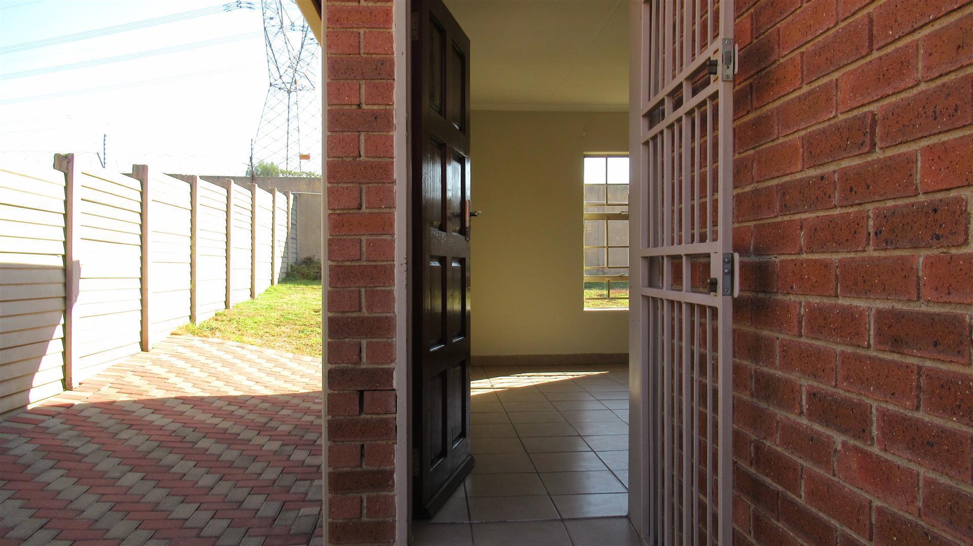 Front View of property in Olievenhoutbos