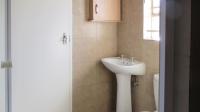 Main Bathroom - 4 square meters of property in Olievenhoutbos