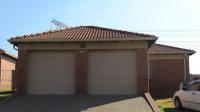 3 Bedroom 2 Bathroom Cluster for Sale for sale in Olievenhoutbos