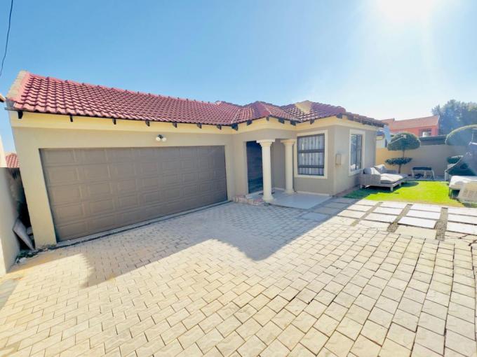 3 Bedroom House for Sale For Sale in Cosmo City - MR576070
