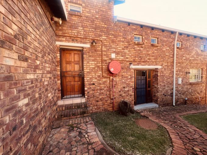 3 Bedroom Duplex for Sale For Sale in Garsfontein - MR576087