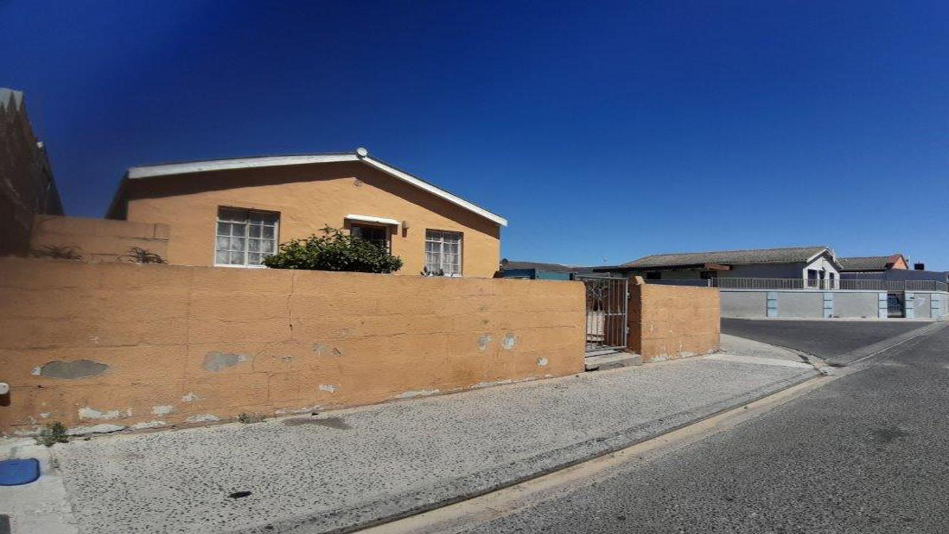 Front View of property in Mitchells Plain
