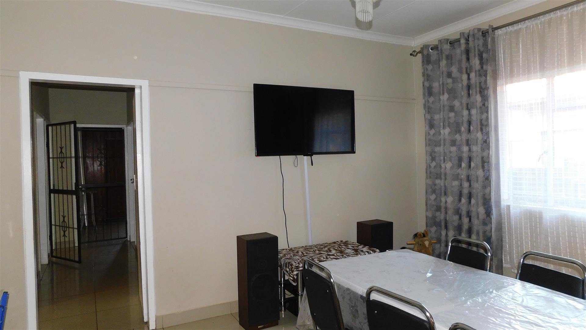 Rooms - 18 square meters of property in Mountain View