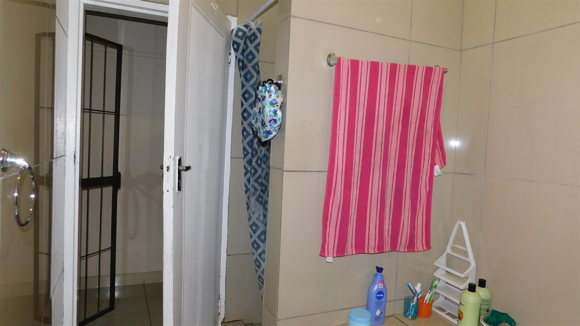 Bathroom 1 - 7 square meters of property in Mountain View