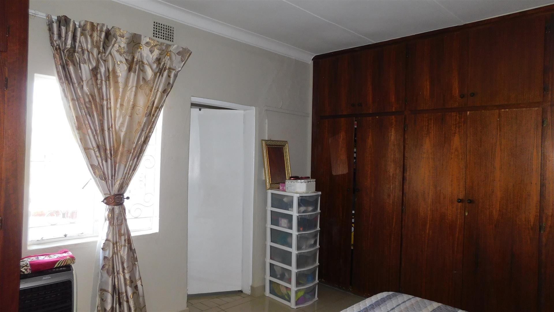 Main Bedroom - 21 square meters of property in Mountain View