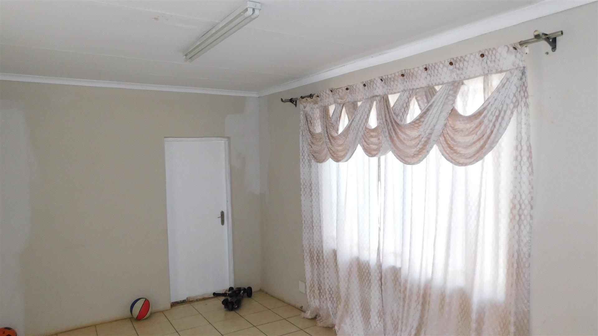 Lounges - 24 square meters of property in Mountain View