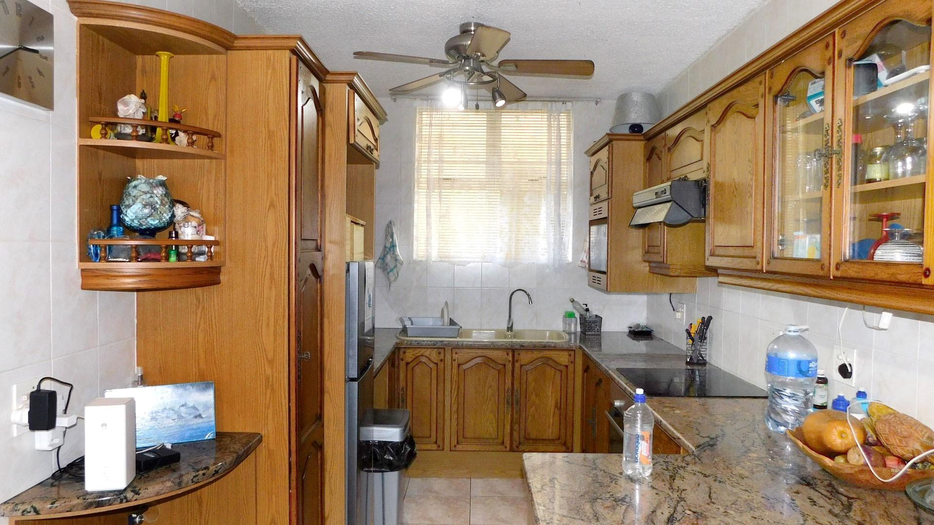 Kitchen - 12 square meters of property in Kingsburgh