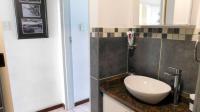 Bathroom 1 - 6 square meters of property in Kingsburgh
