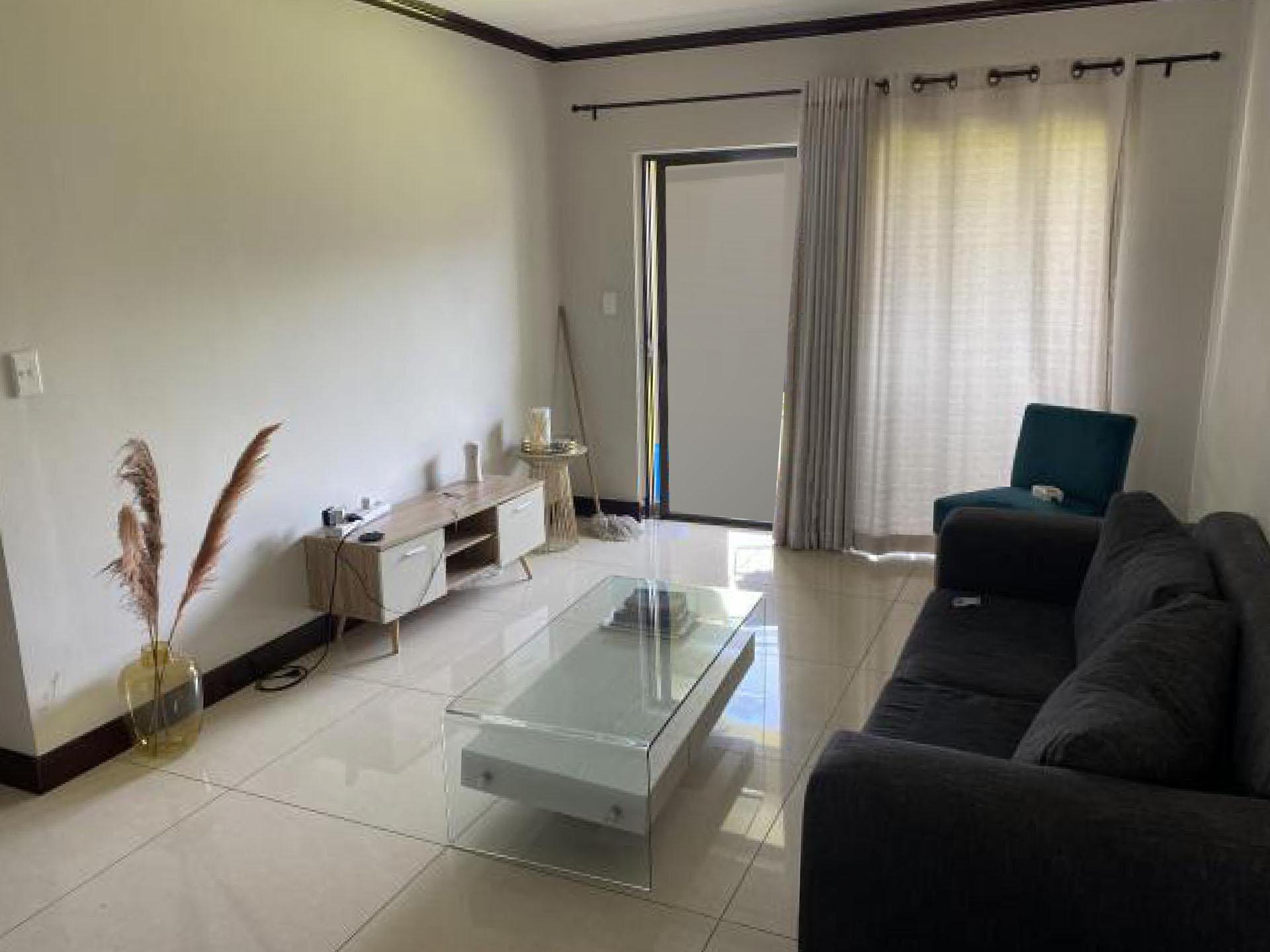 Lounges - 18 square meters of property in Needwood