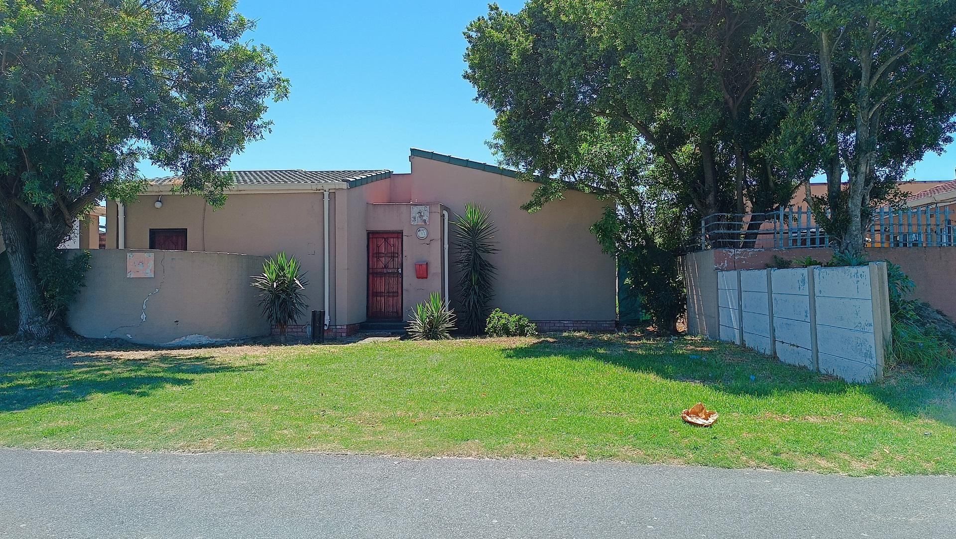 Front View of property in Summerville