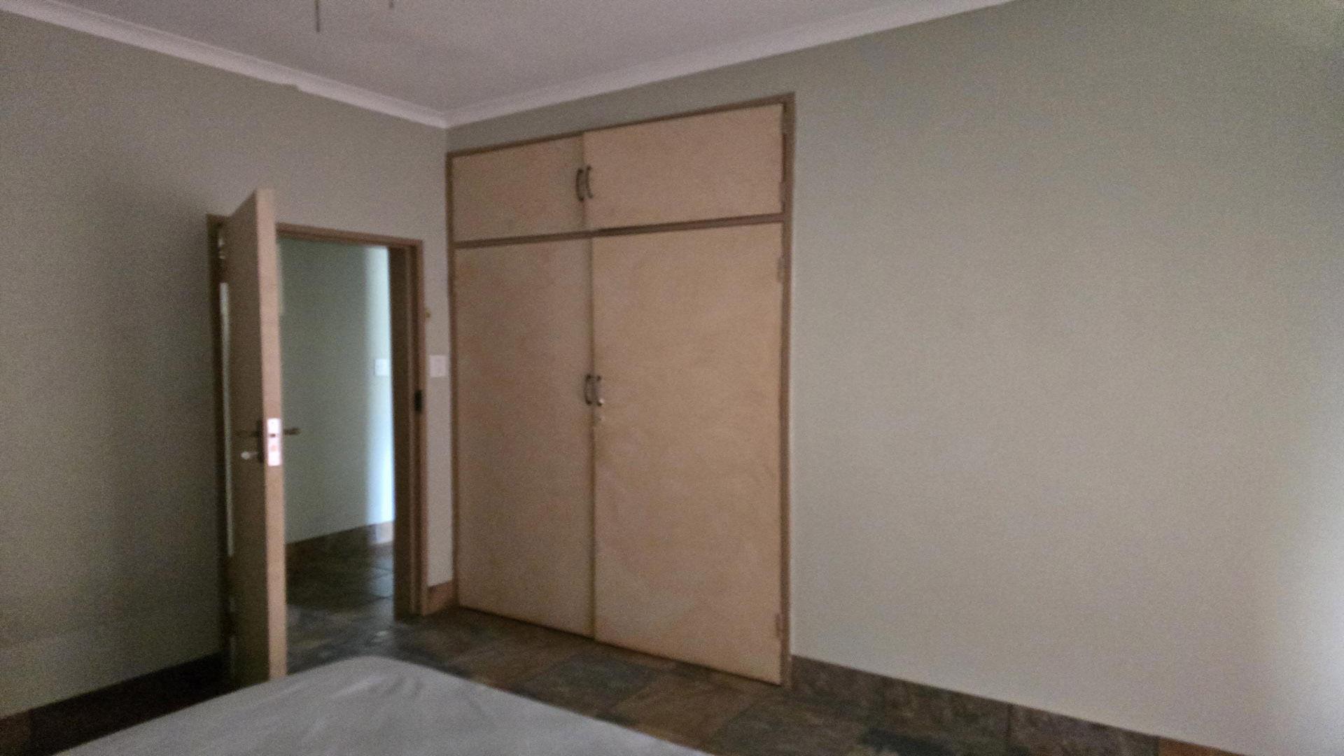 Bed Room 1 of property in Waterkloof Ridge