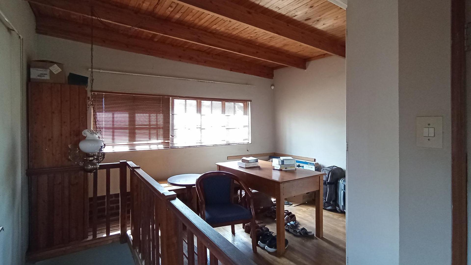 Flatlet - 44 square meters of property in Waterkloof Ridge