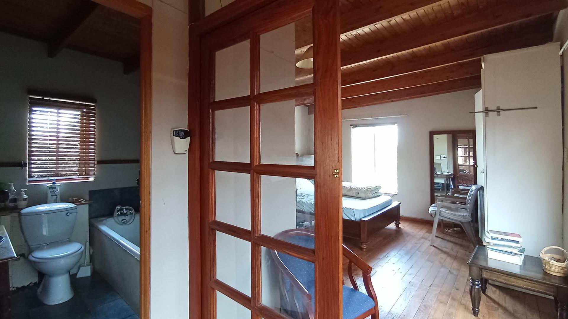 Flatlet - 44 square meters of property in Waterkloof Ridge