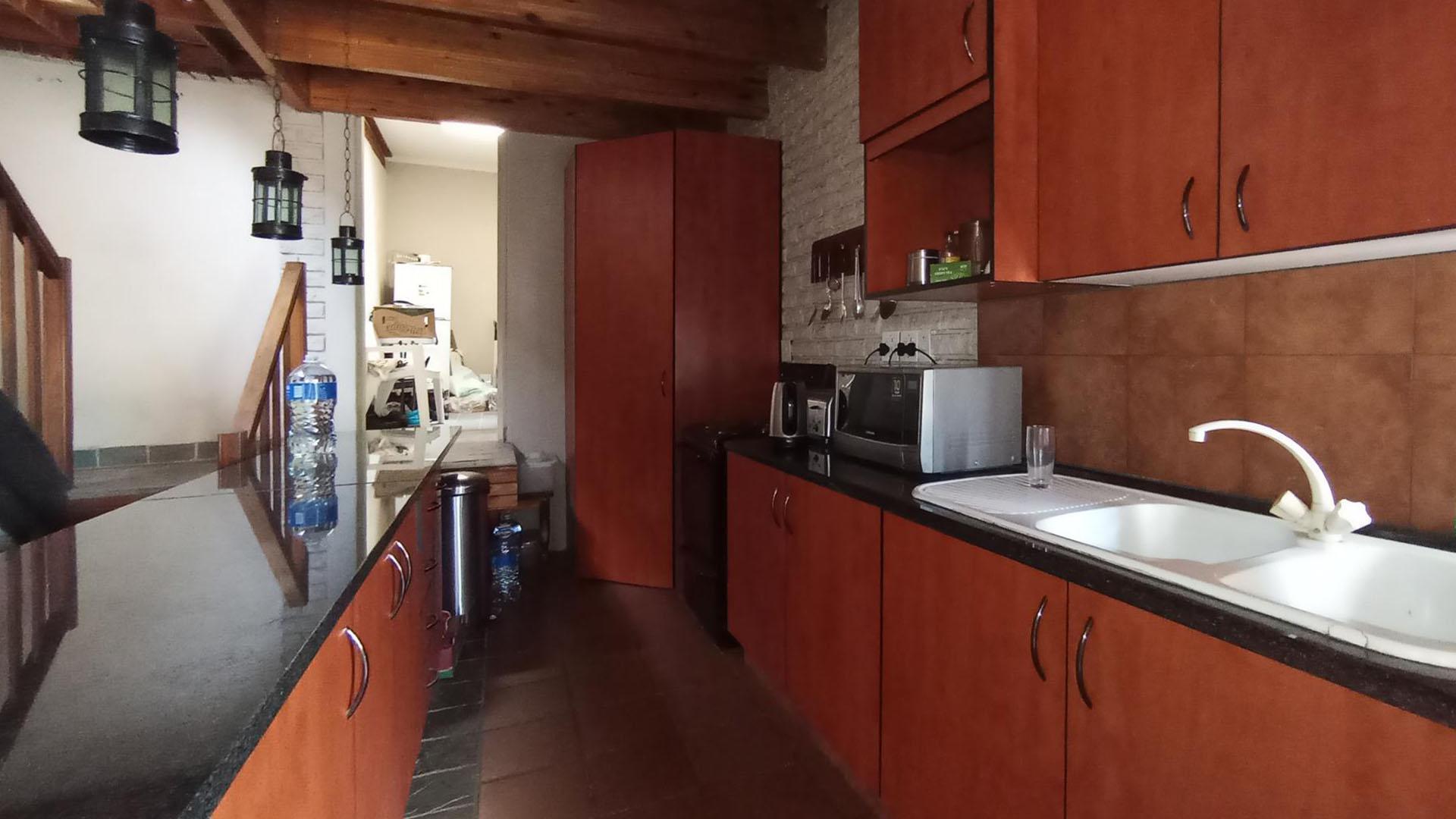 Kitchen - 30 square meters of property in Waterkloof Ridge