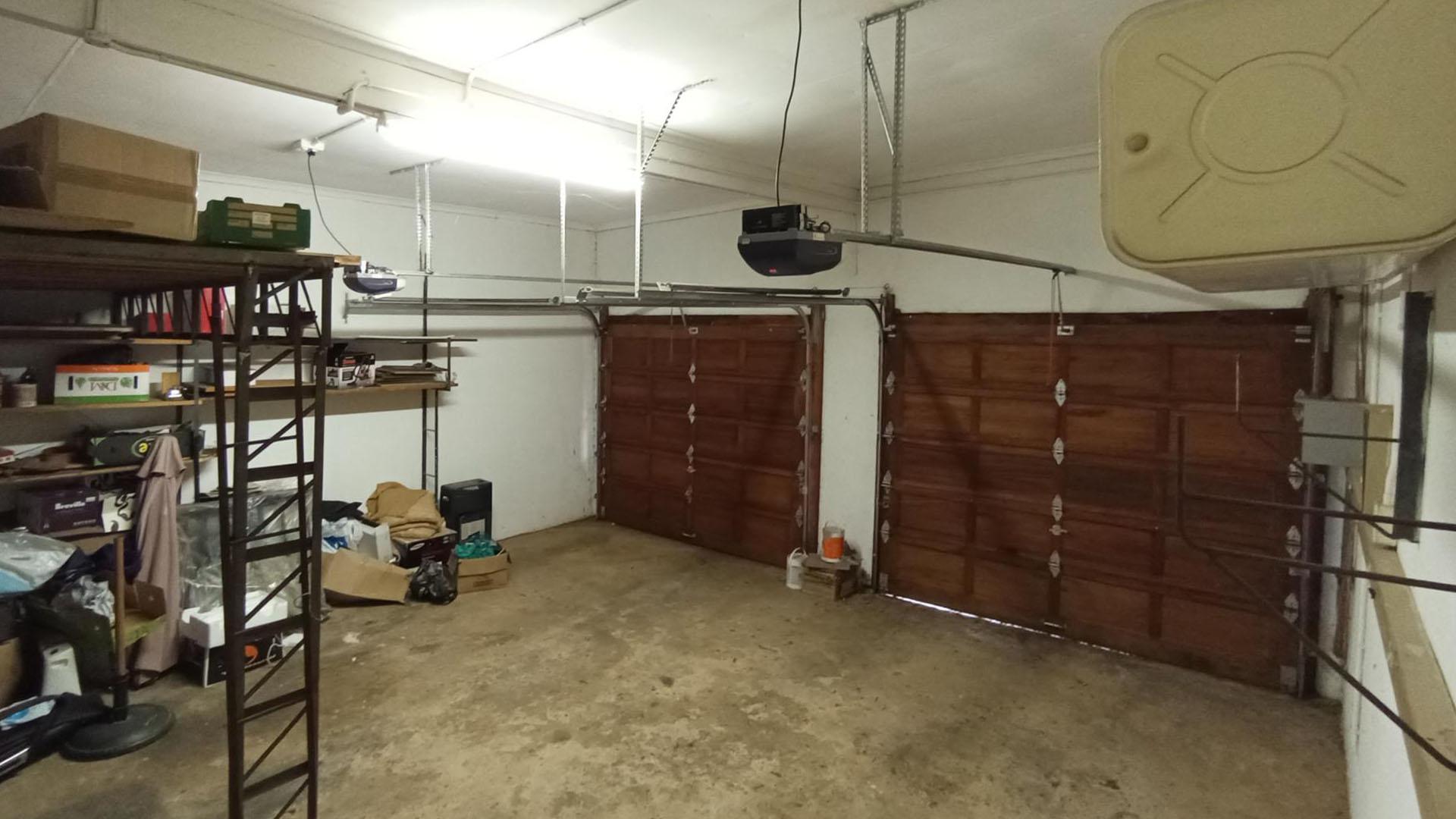 Garage - 57 square meters of property in Waterkloof Ridge