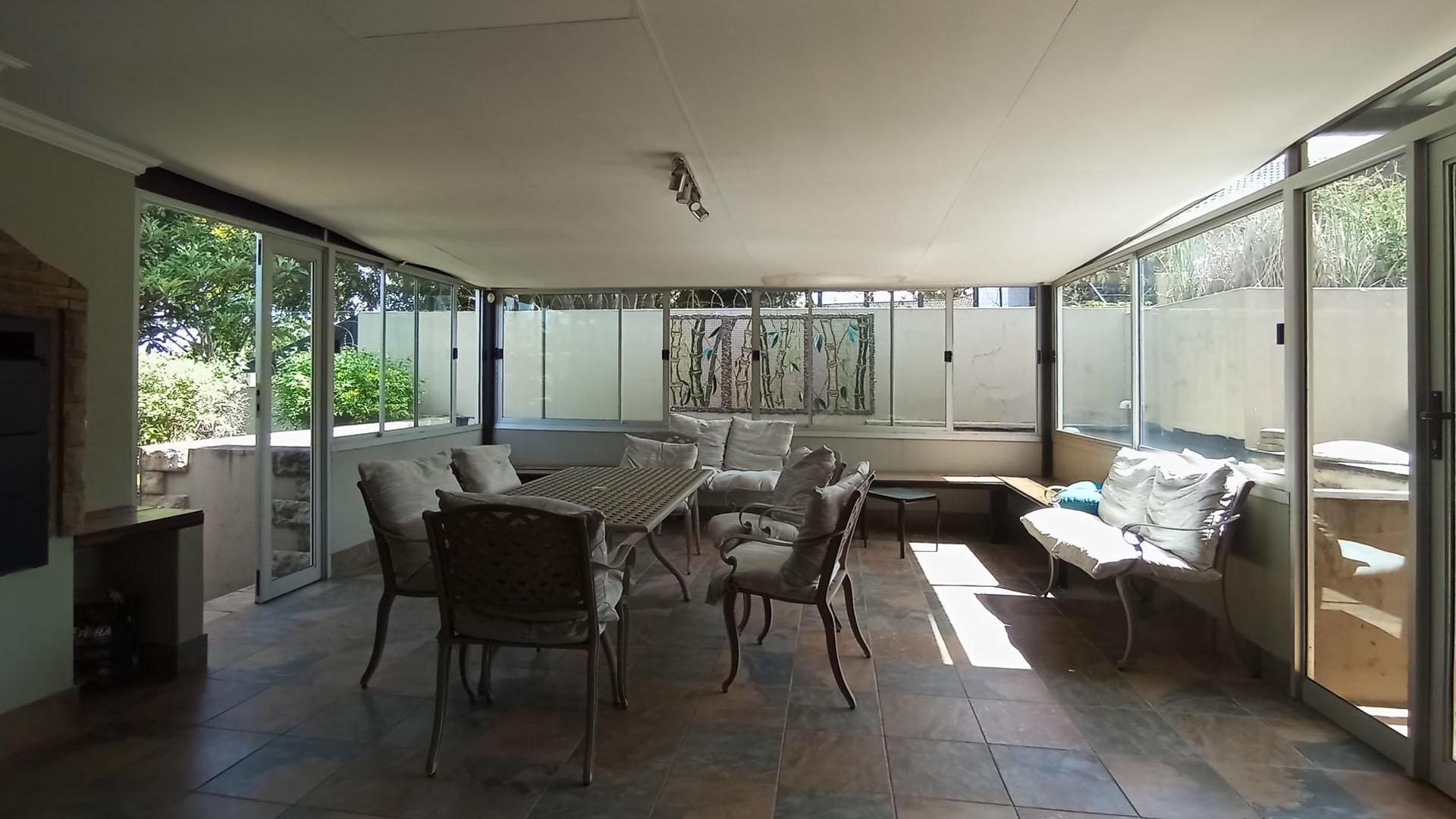 Entertainment - 36 square meters of property in Waterkloof Ridge