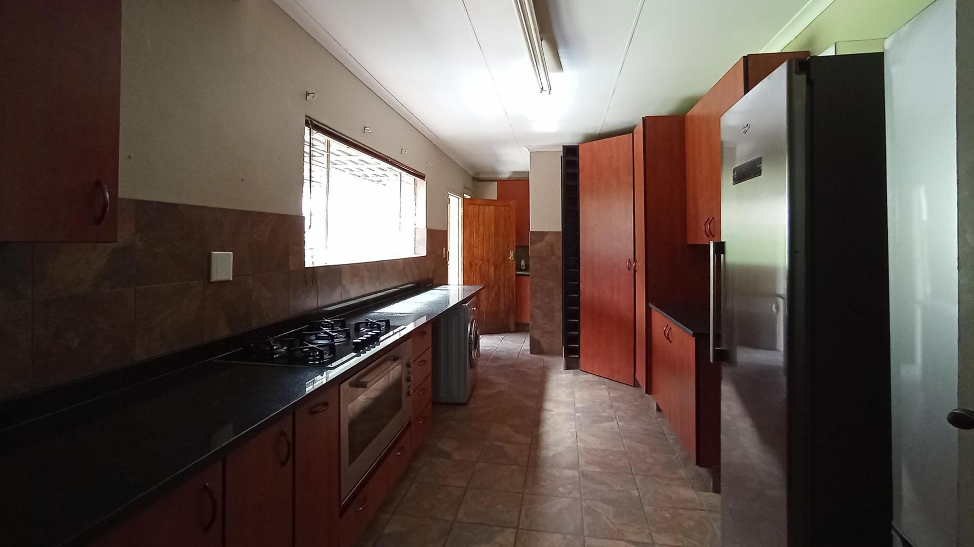 Kitchen - 30 square meters of property in Waterkloof Ridge