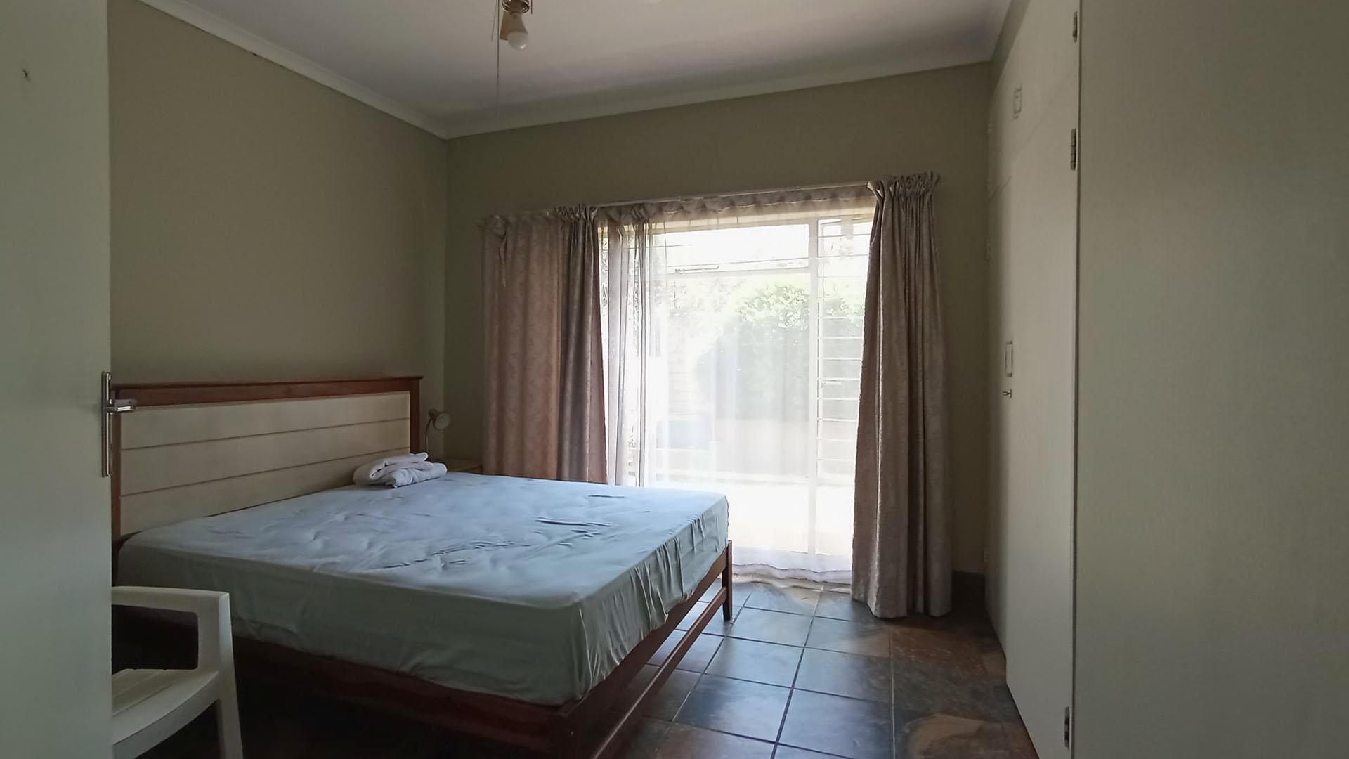 Bed Room 1 - 14 square meters of property in Waterkloof Ridge