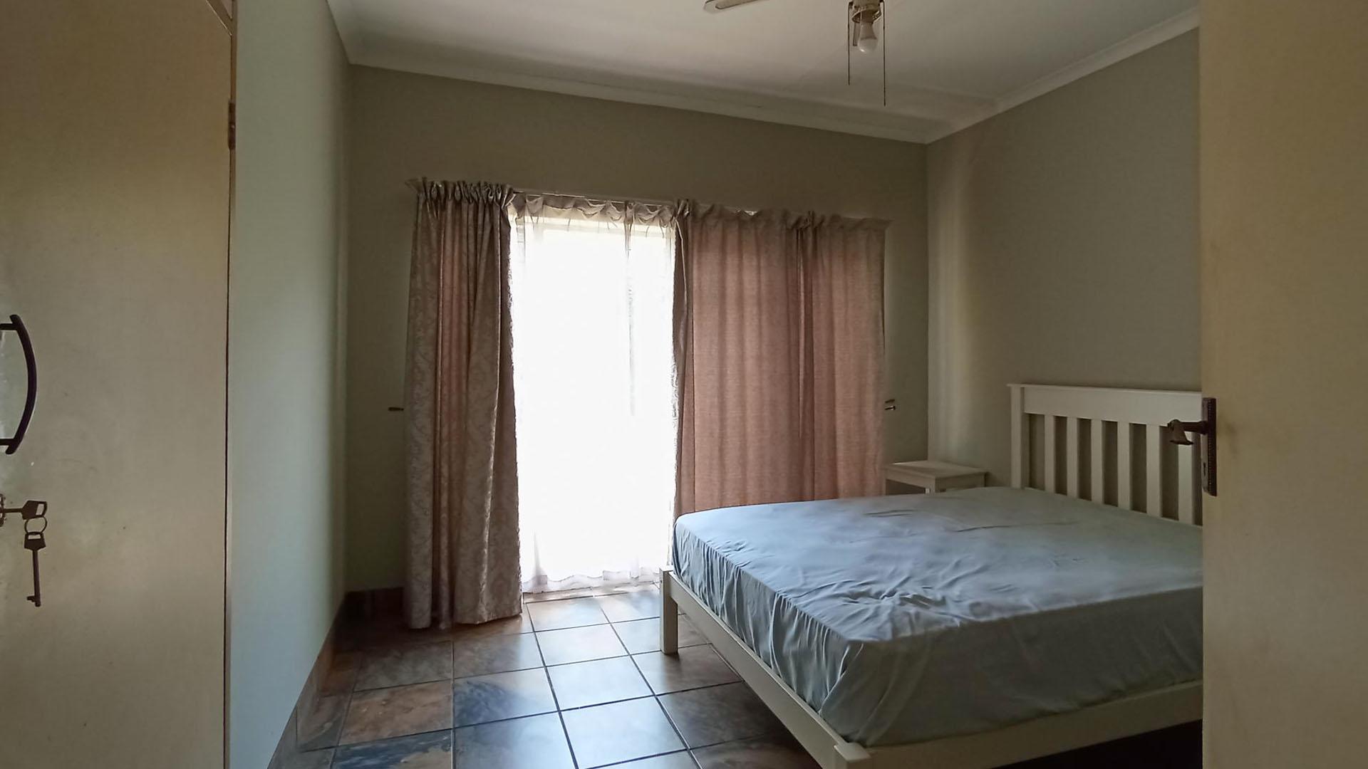 Bed Room 2 - 14 square meters of property in Waterkloof Ridge