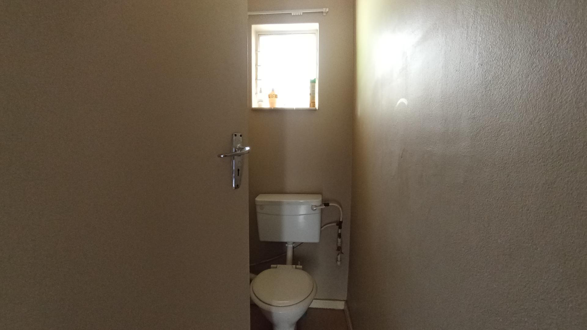 Bathroom 1 - 8 square meters of property in Waterkloof Ridge