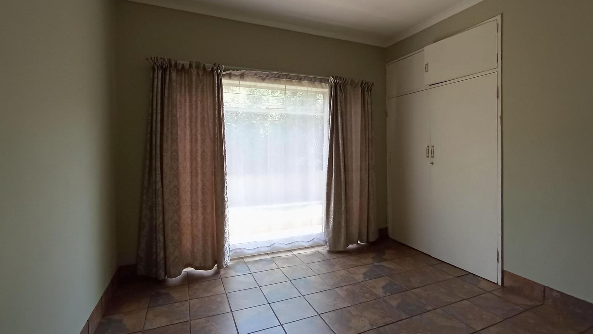Bed Room 3 - 14 square meters of property in Waterkloof Ridge