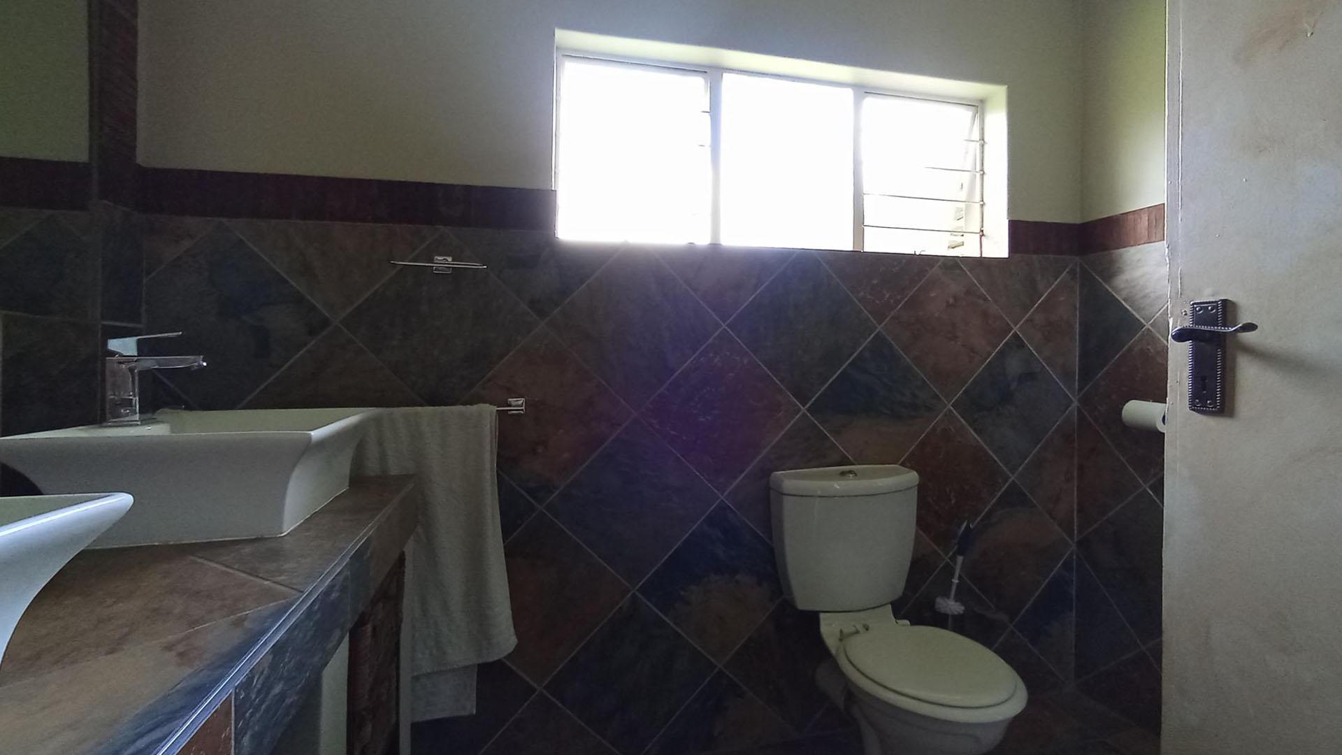 Main Bathroom - 7 square meters of property in Waterkloof Ridge