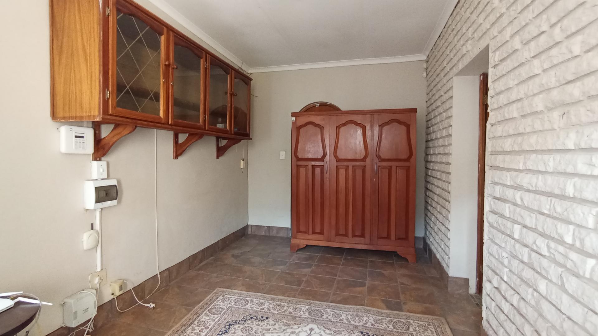 Main Bedroom - 43 square meters of property in Waterkloof Ridge