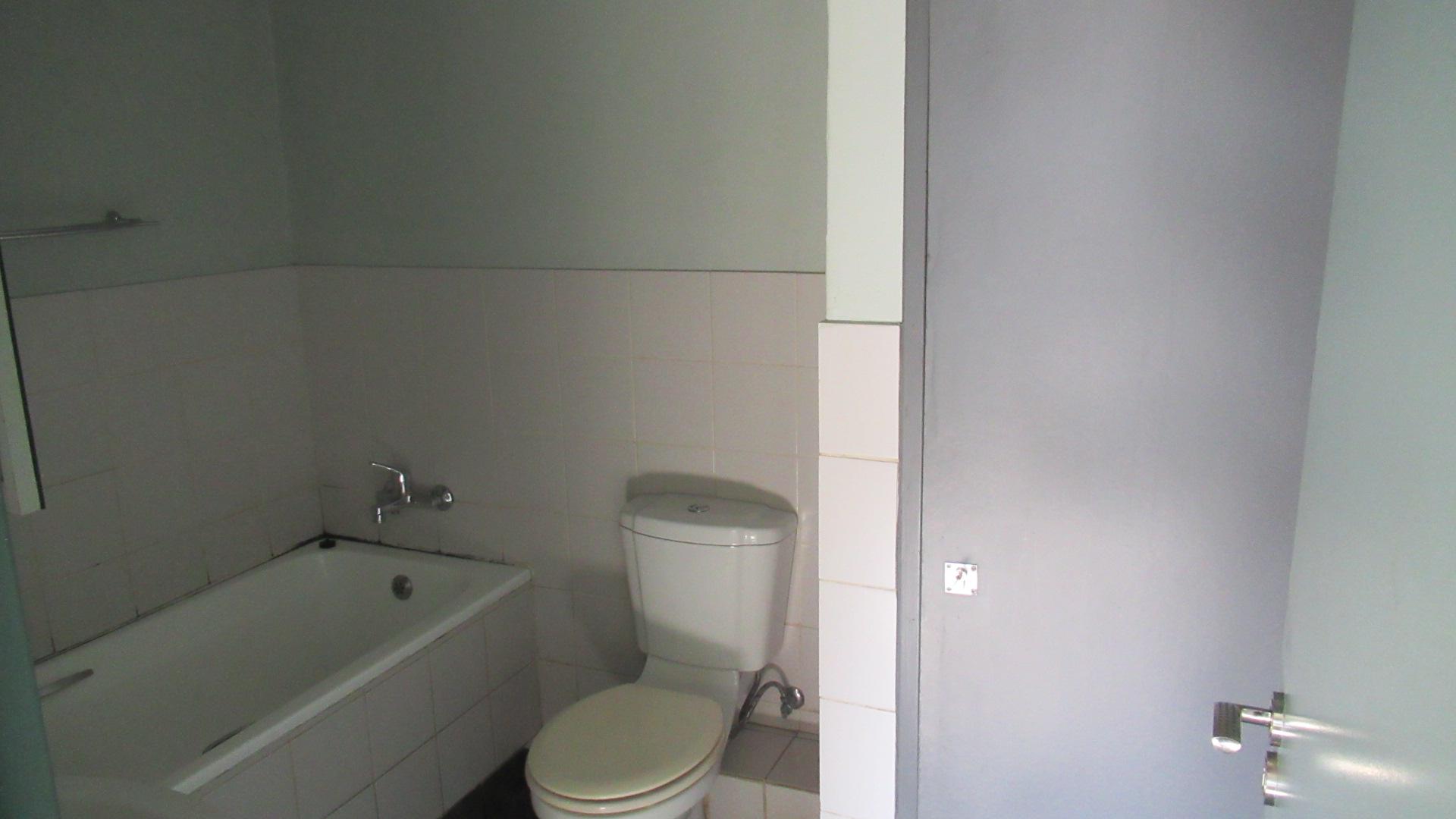 Main Bathroom - 5 square meters of property in Richmond - JHB