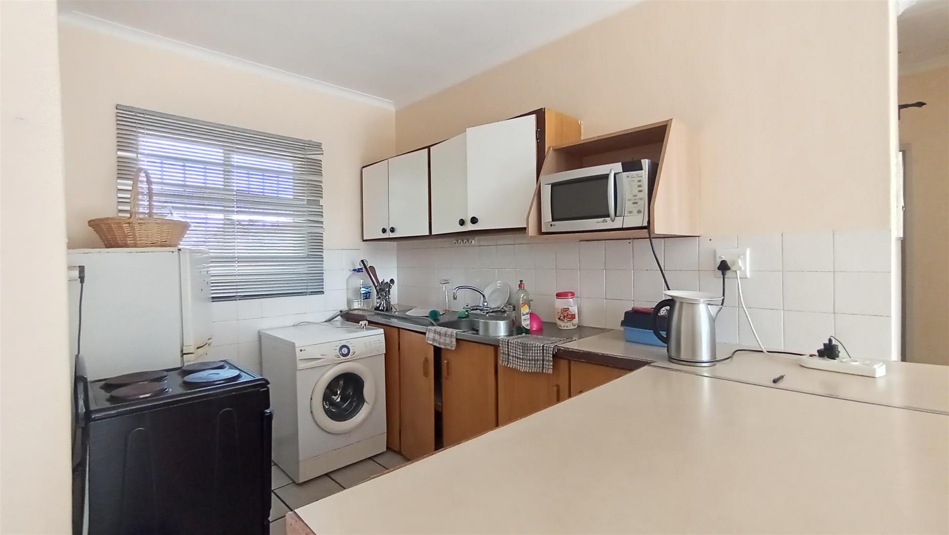 Kitchen - 8 square meters of property in The Reeds