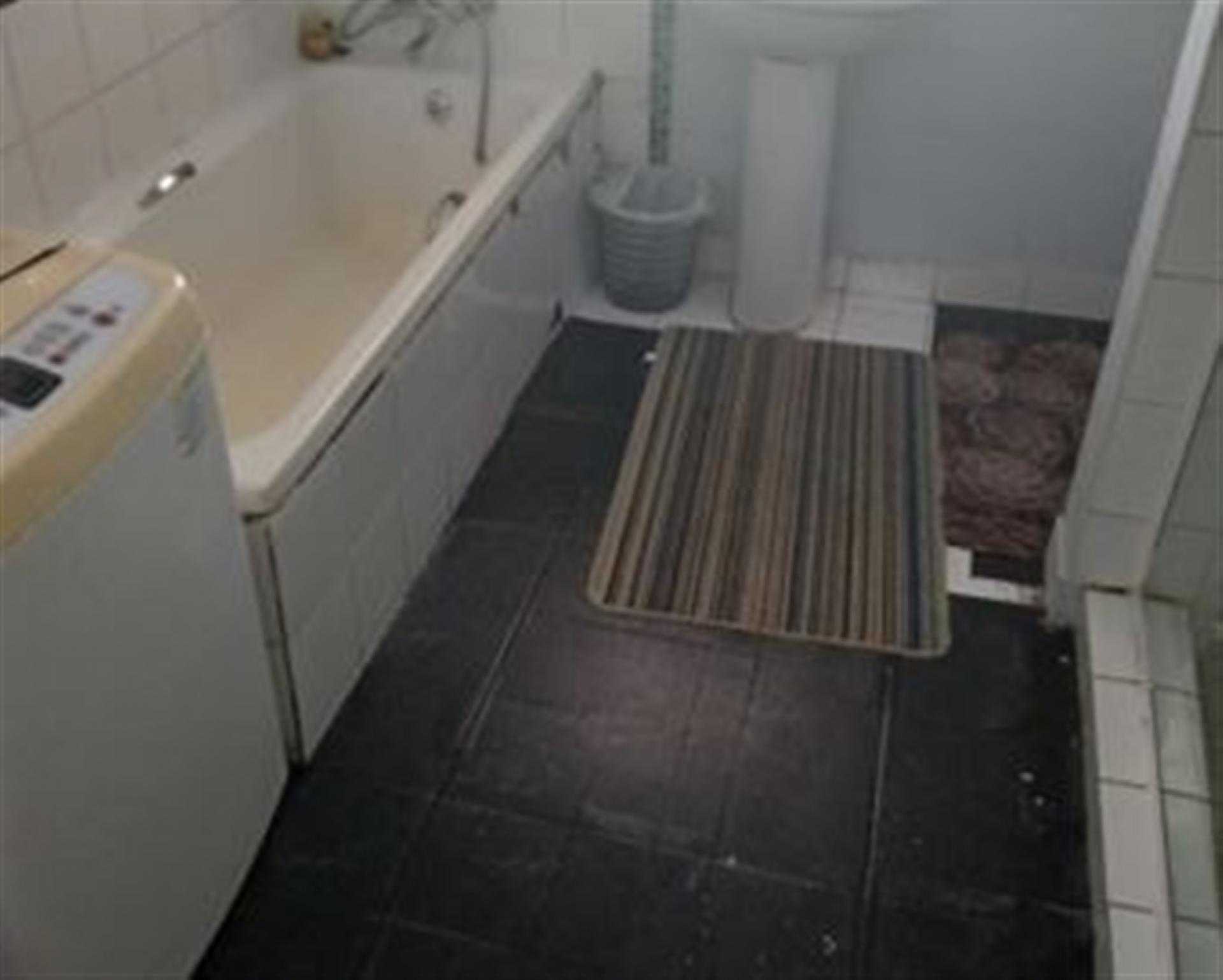 Bathroom 1 of property in Elspark