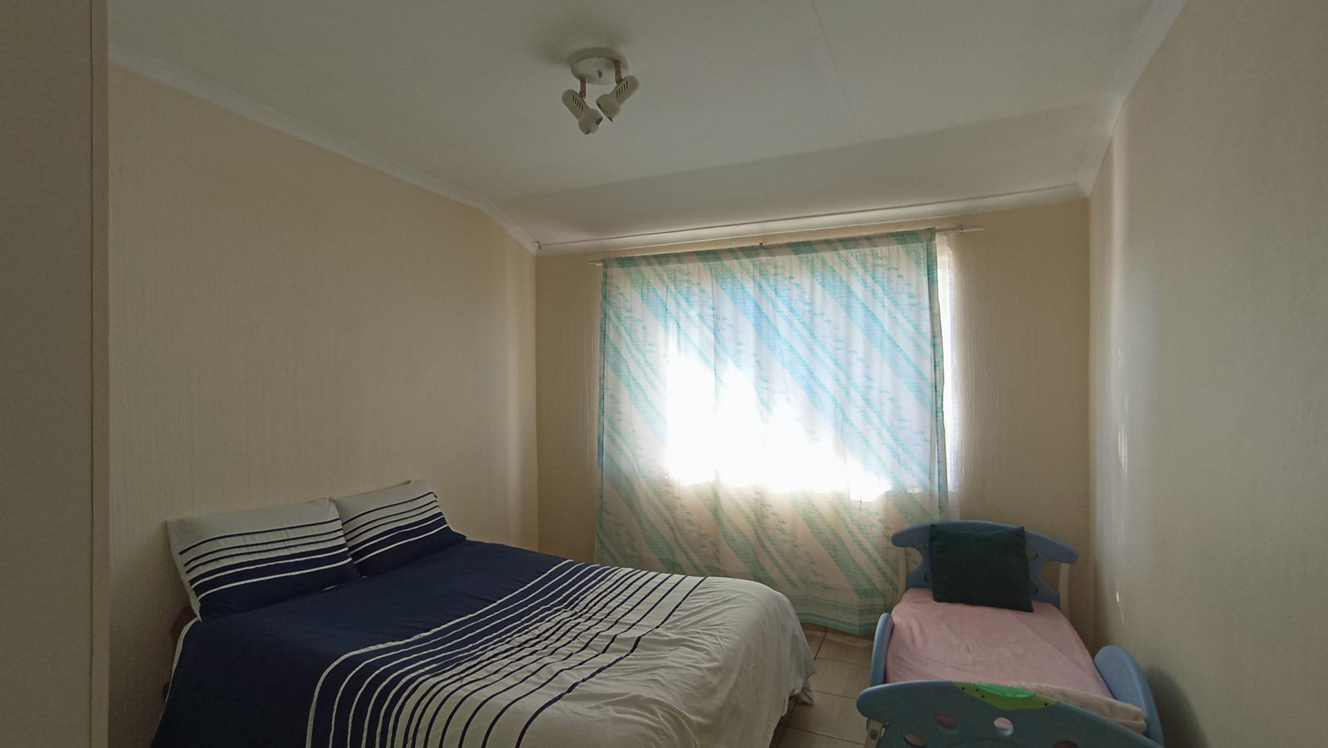 Bed Room 1 - 13 square meters of property in Northwold