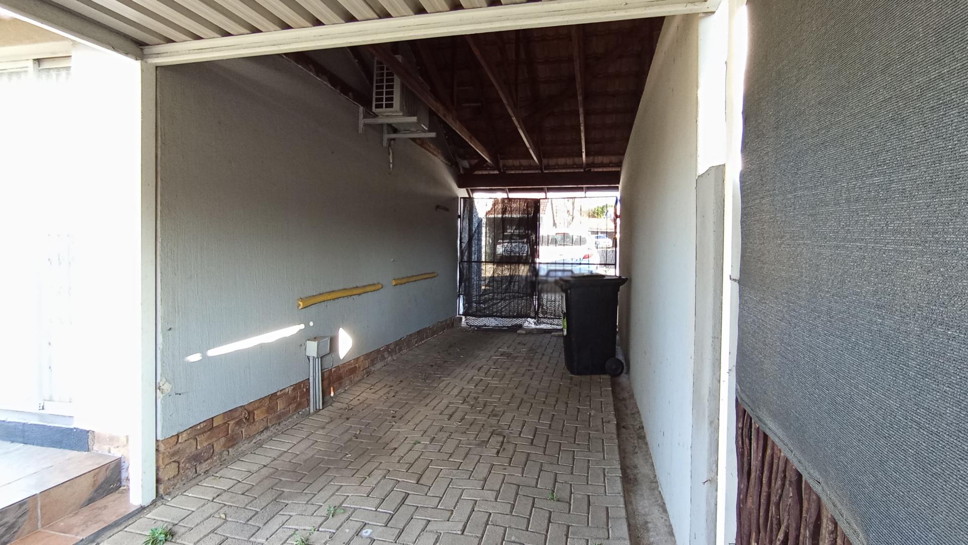 Carport  - 38 square meters of property in Northwold