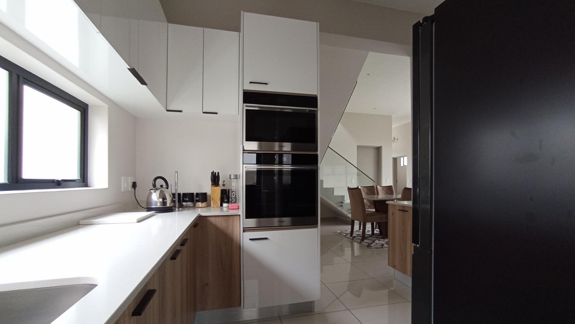 Kitchen - 11 square meters of property in Lone Hill