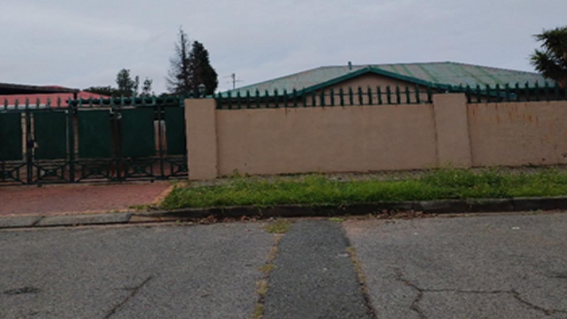 Front View of property in Rewlatch