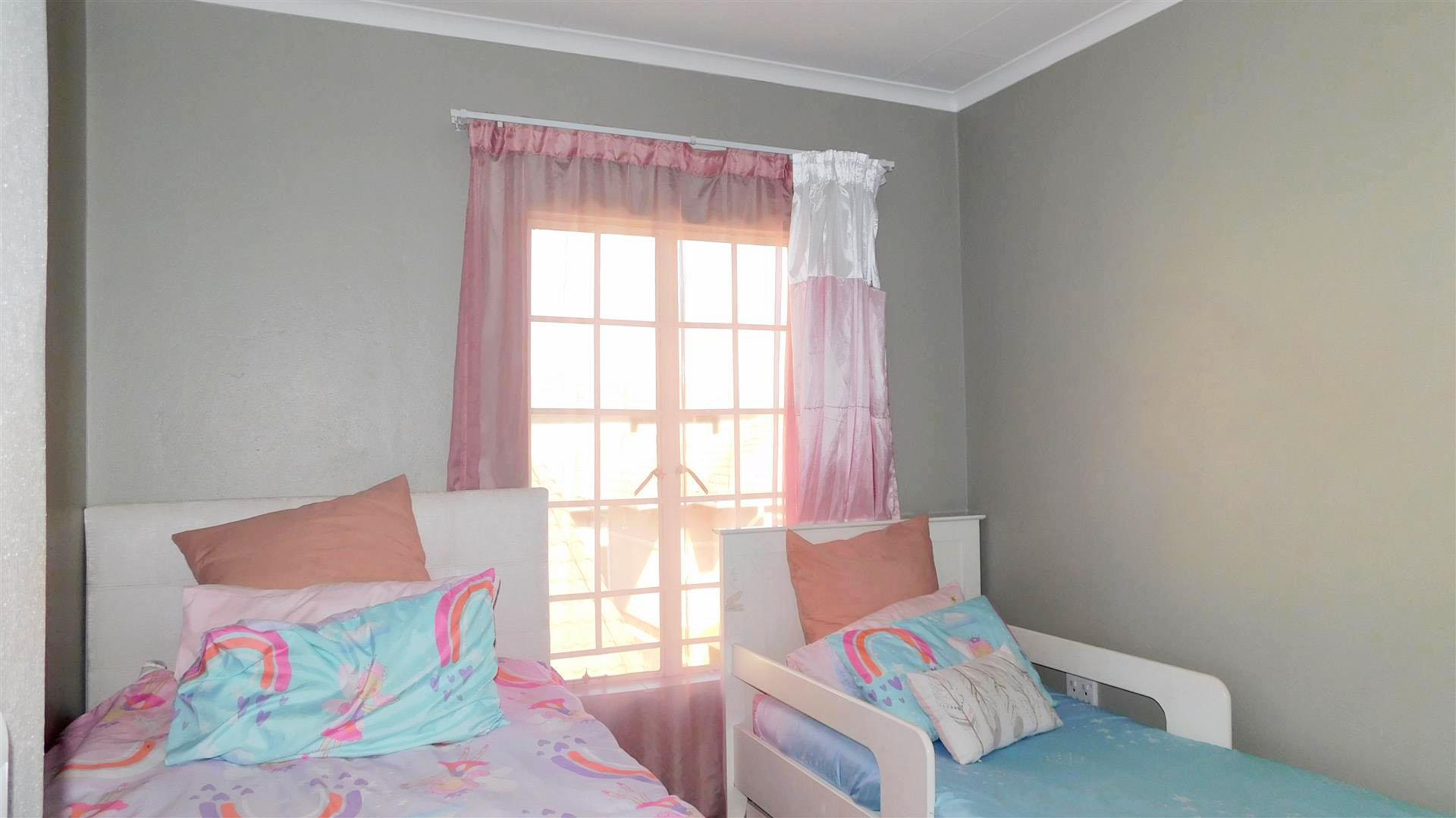 Bed Room 2 - 10 square meters of property in Blue Hills 397-Jr