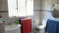 Main Bathroom - 8 square meters of property in Croydon