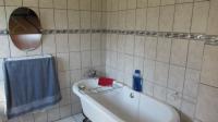 Main Bathroom - 8 square meters of property in Croydon