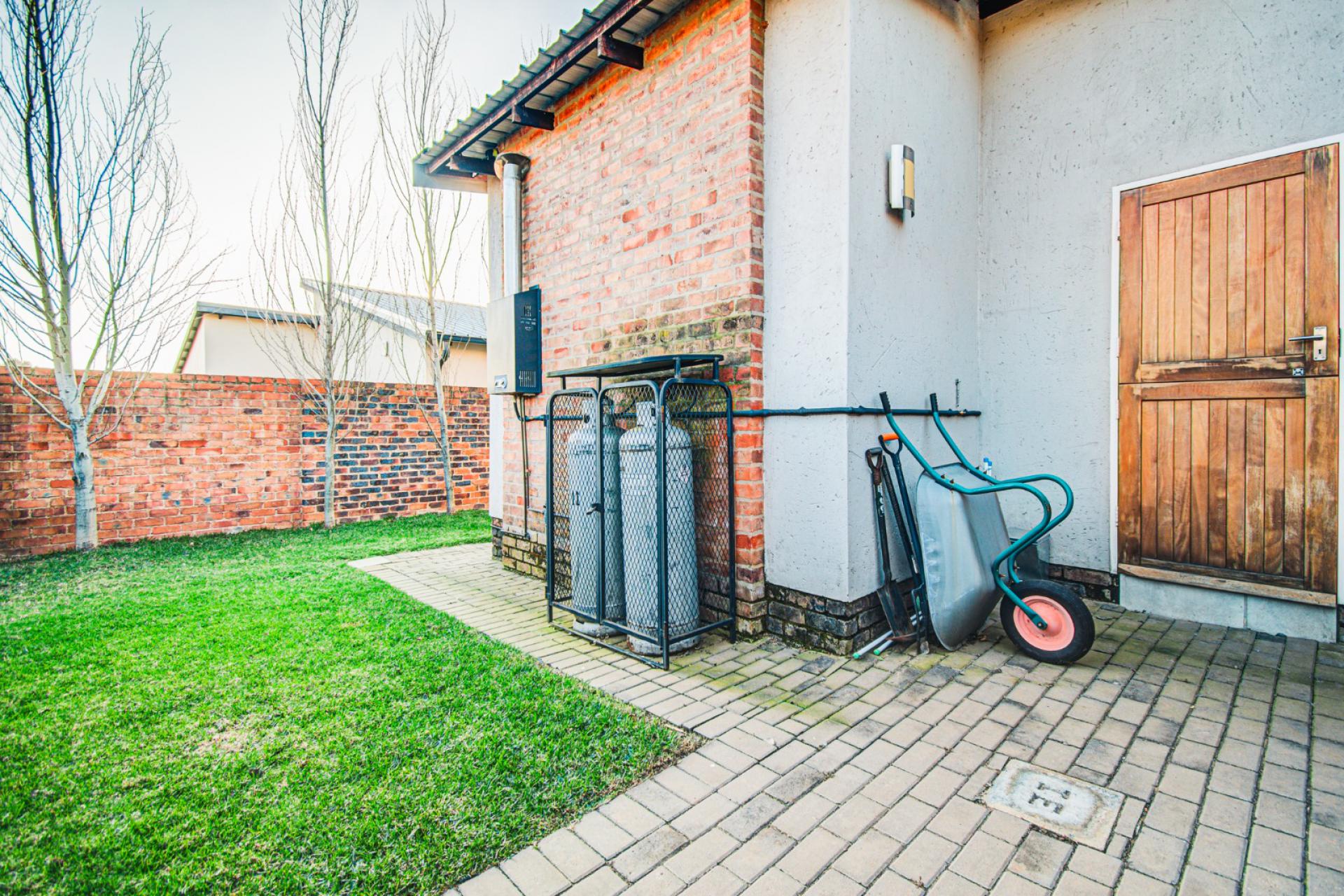 2 Bedroom Cluster for Sale For Sale in Pomona MR576963 M