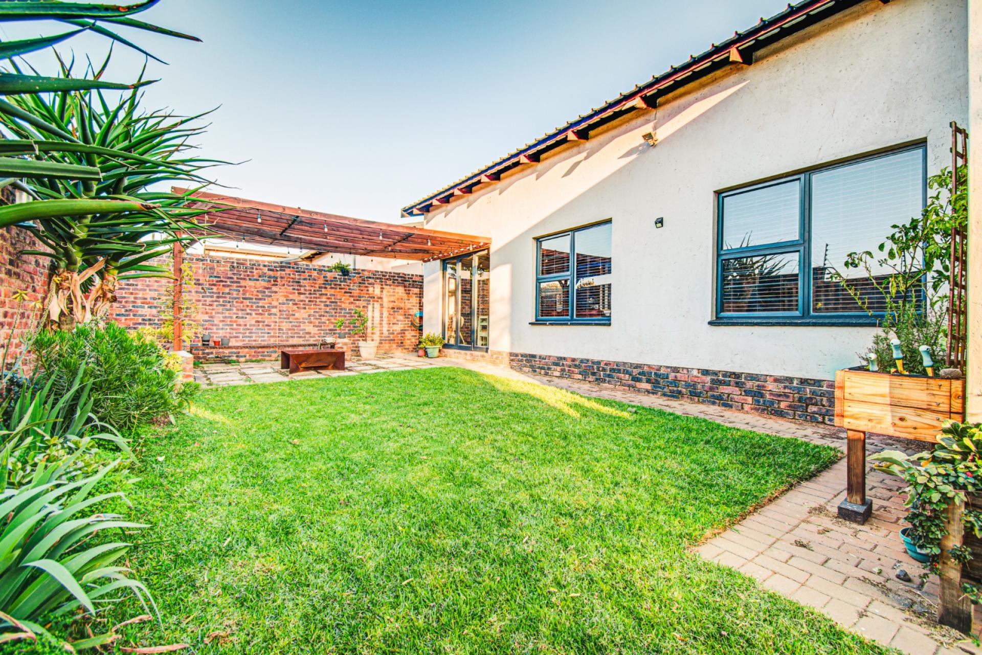 2 Bedroom Cluster for Sale For Sale in Pomona MR576963 M