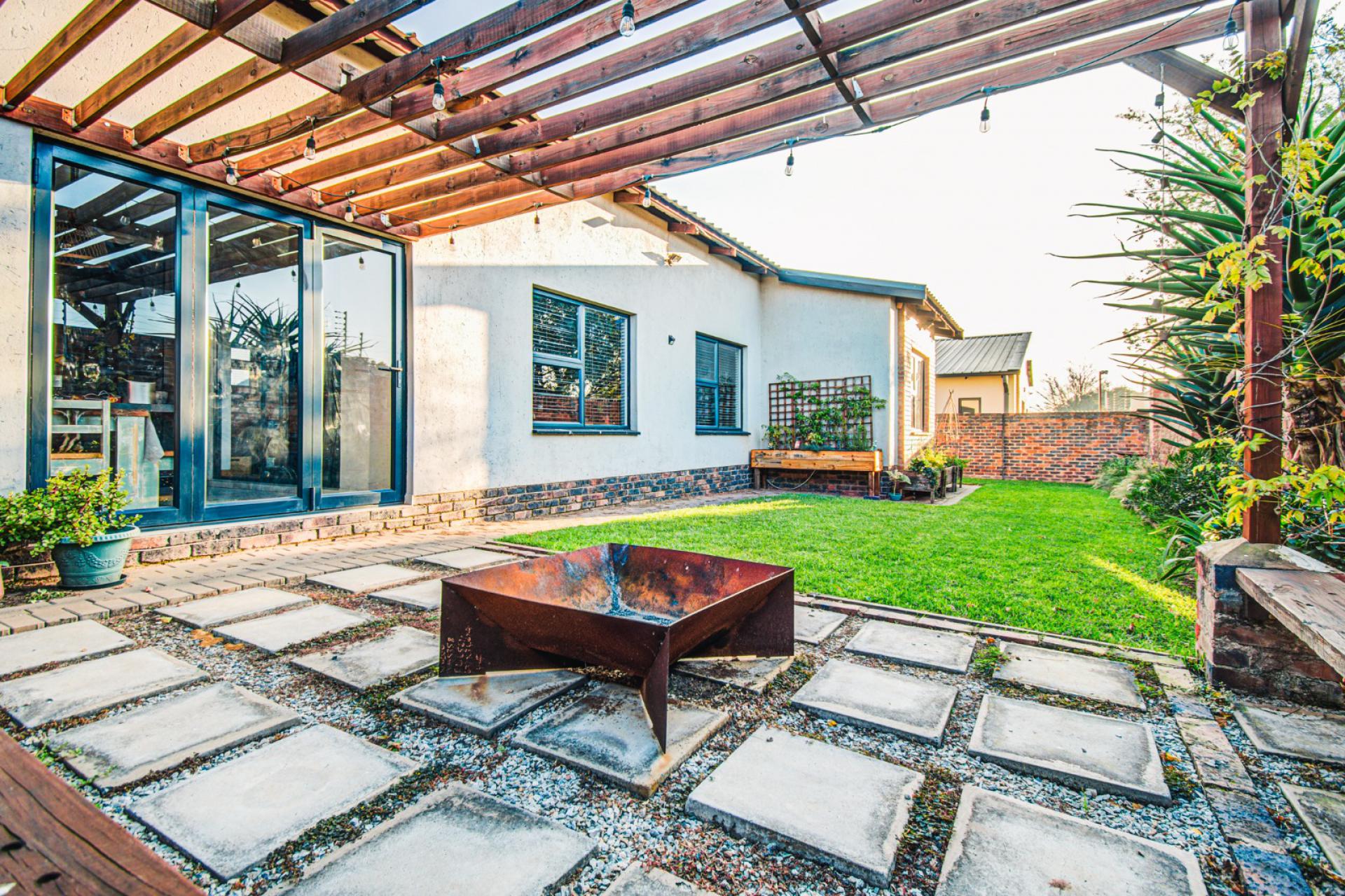 2 Bedroom Cluster for Sale For Sale in Pomona MR576963 M