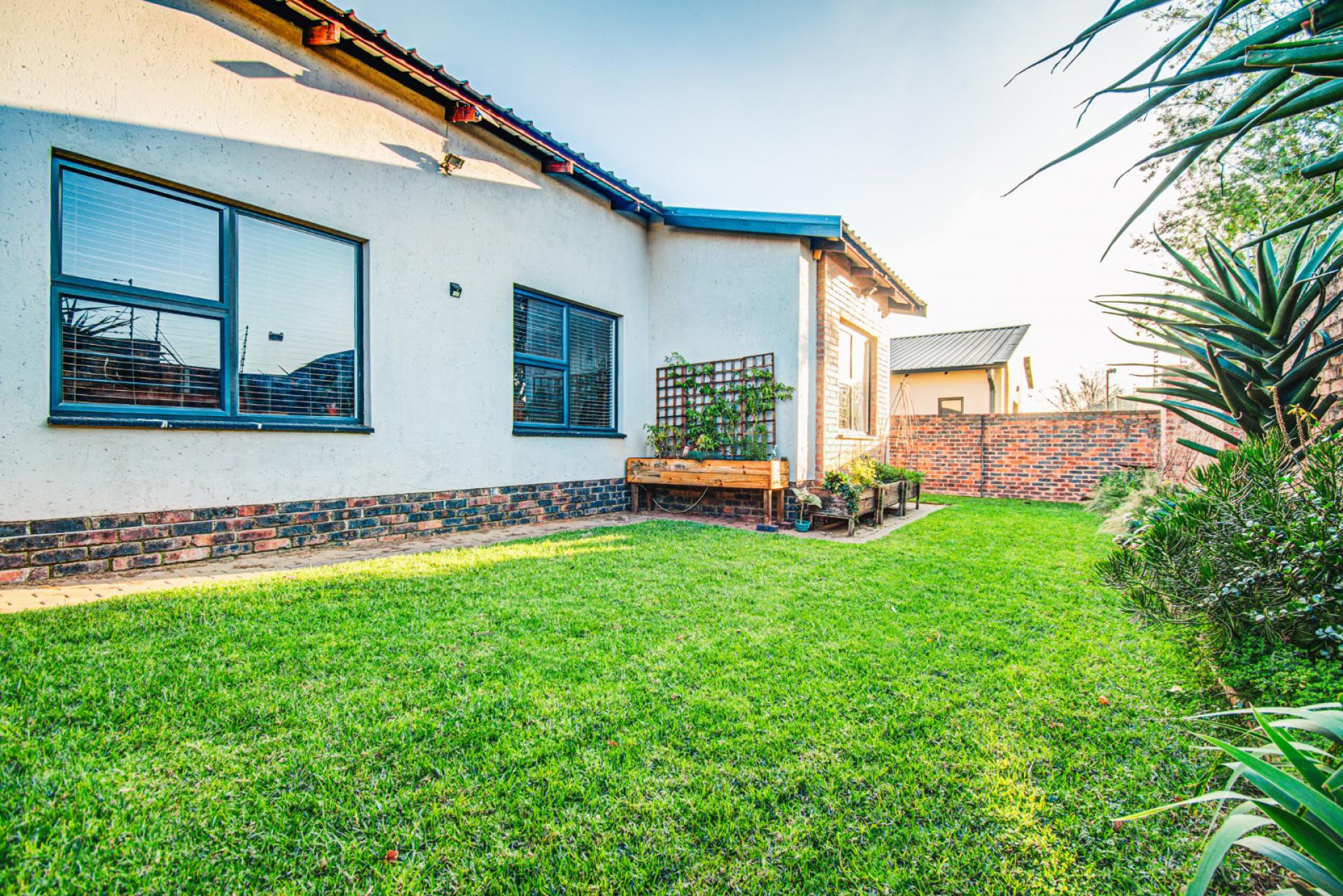 2 Bedroom Cluster for Sale For Sale in Pomona MR576963 M