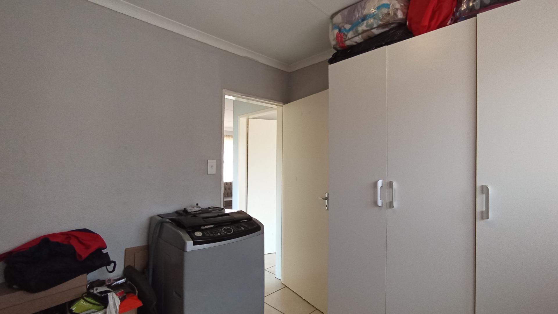 Bed Room 2 - 9 square meters of property in Toekomsrus