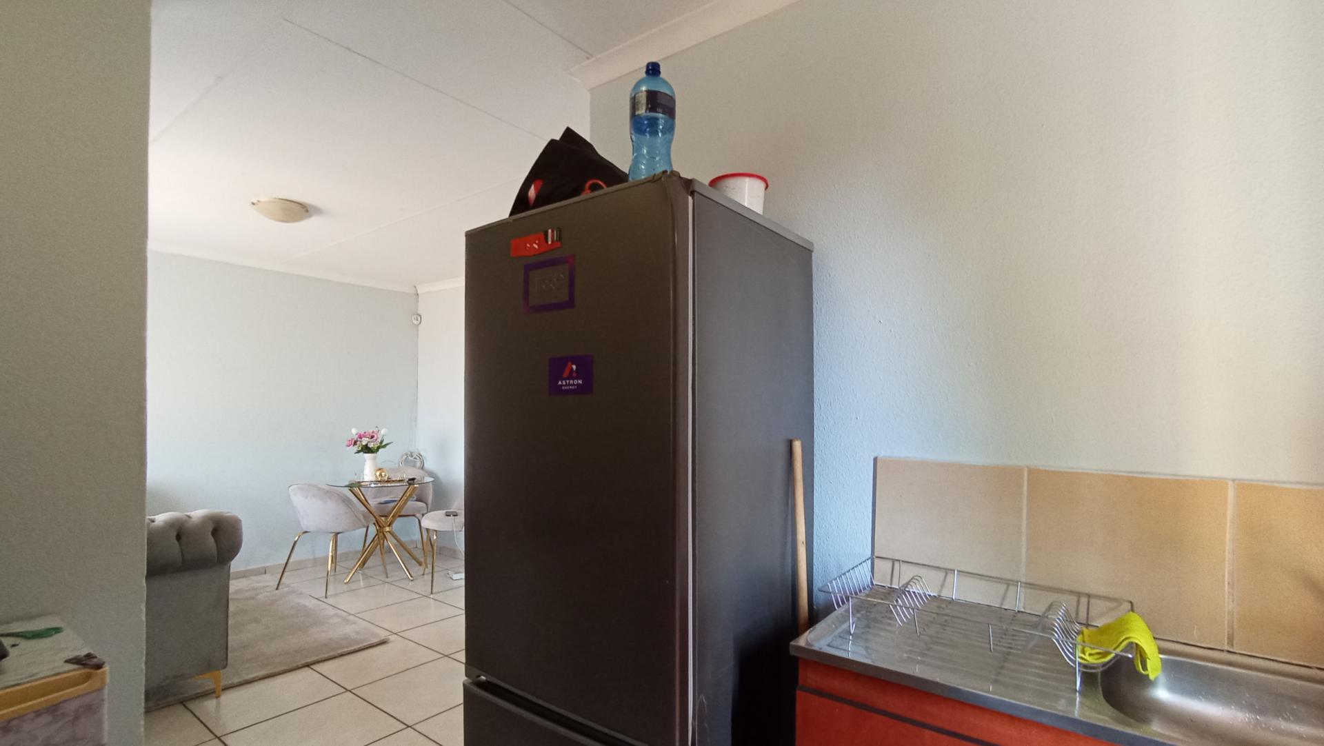 Kitchen - 7 square meters of property in Toekomsrus