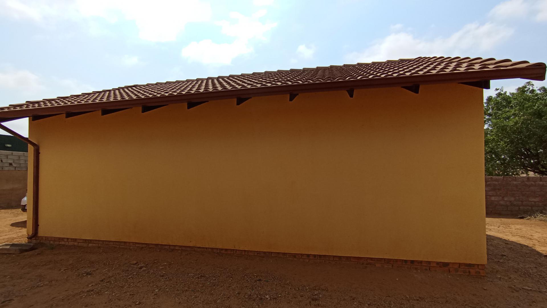 Backyard of property in Toekomsrus