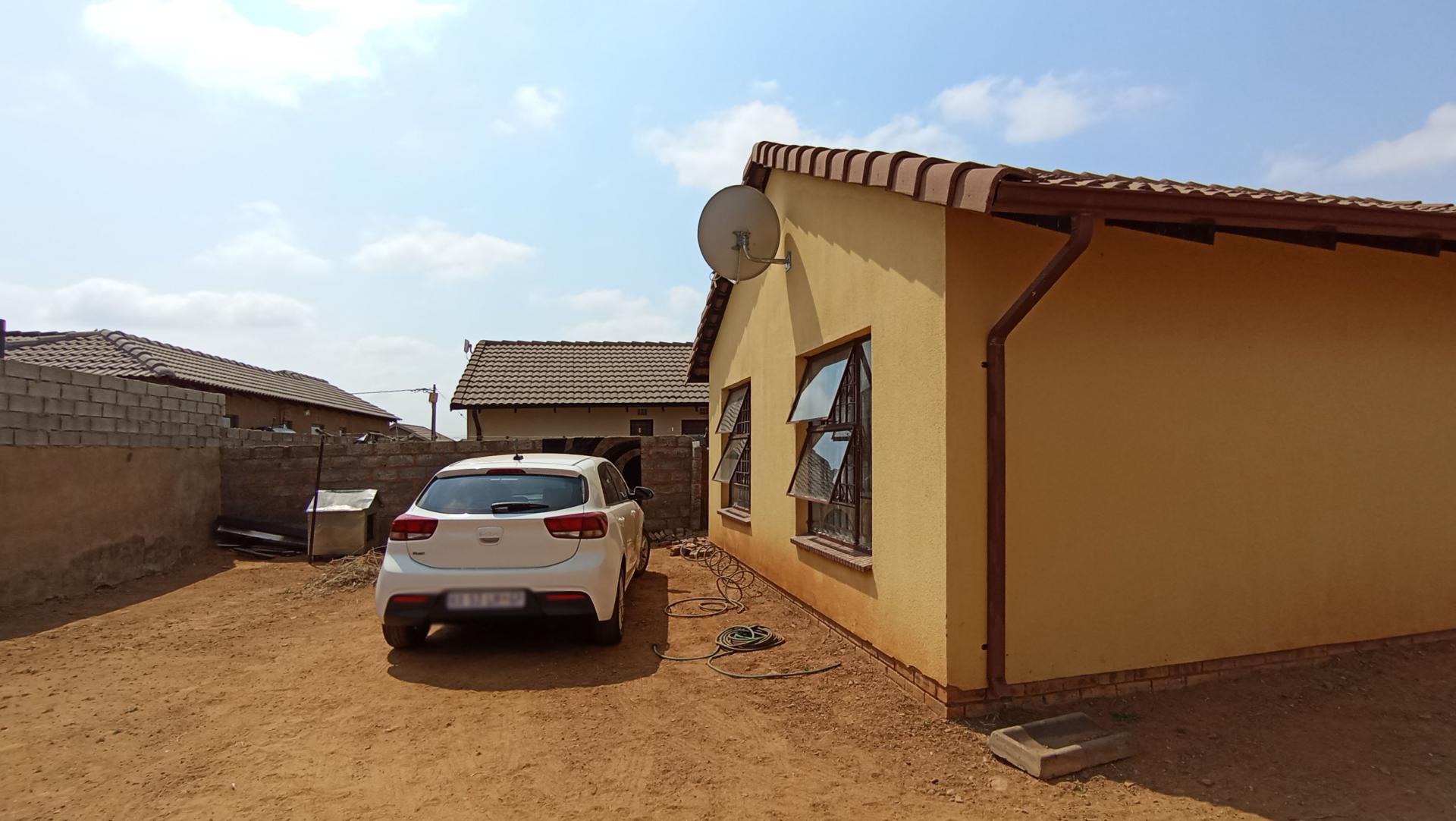 Backyard of property in Toekomsrus