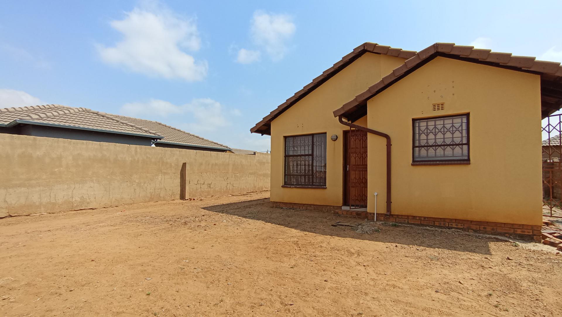 Front View of property in Toekomsrus