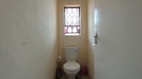 Bathroom 1 - 2 square meters of property in Toekomsrus